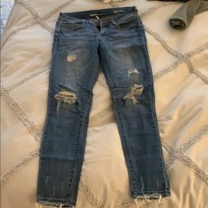 Distressed skinny jeans